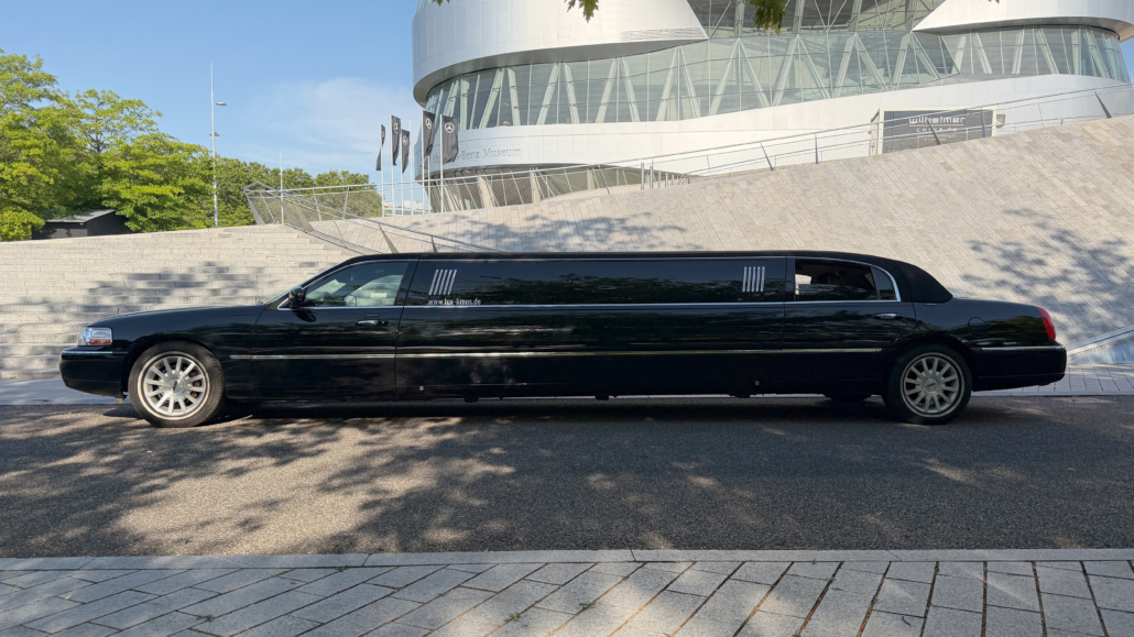 Shwarze Stretchlimousine für Hochzeit in Ludwigsburg und Stuttgart